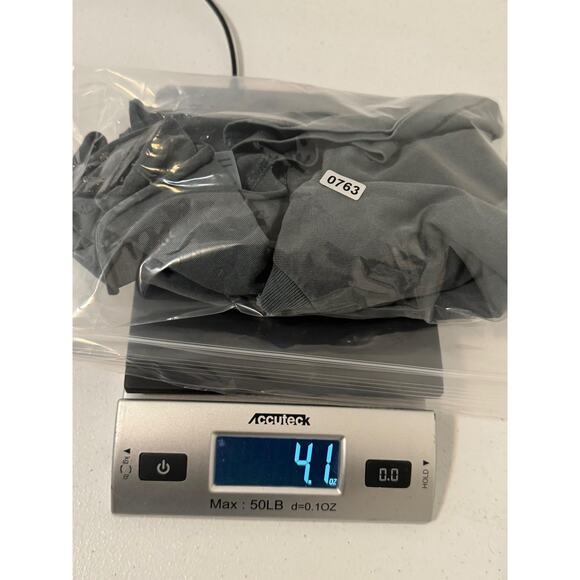 Elwood Shirt Womens Medium Blue Cropped Short Sleeve Organic Cotton Distressed - Picture 10 of 10